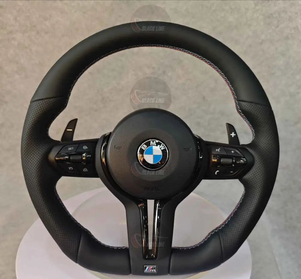 مقود BMW M مسطح من الجلد الأسود المخرم