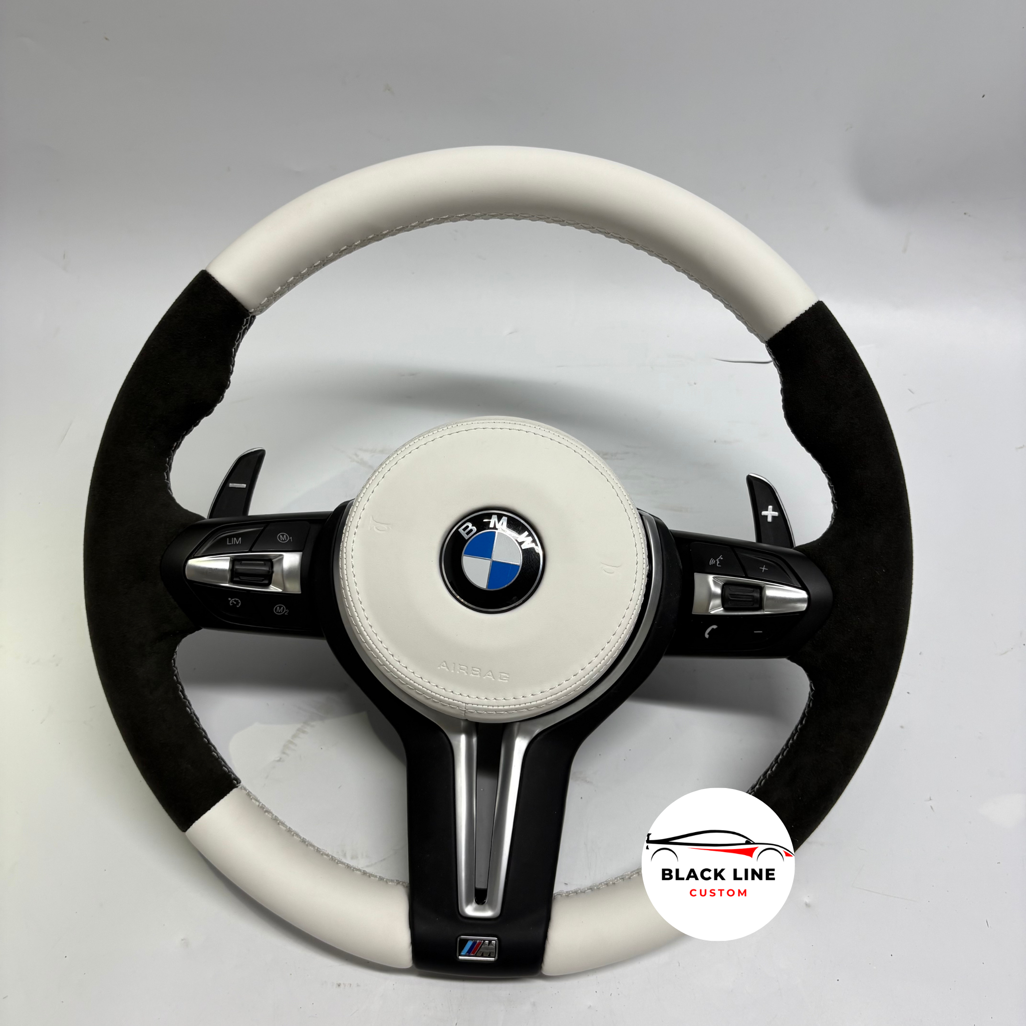 Volante BMW M en cuero blanco y Alcántara negra – Personalizado a medida - BlackLine Custom