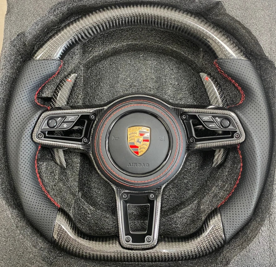 Volante Porsche – Carbono y Cuero Perforado