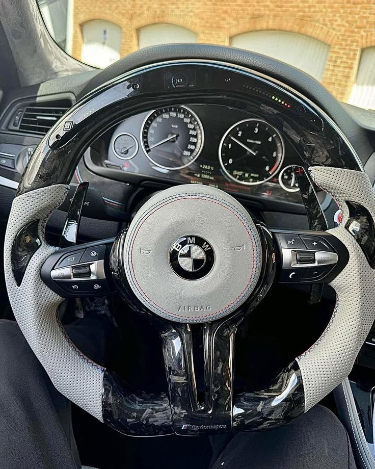Volante BMW M – Carbono Forjado Cuero Gris Display LED