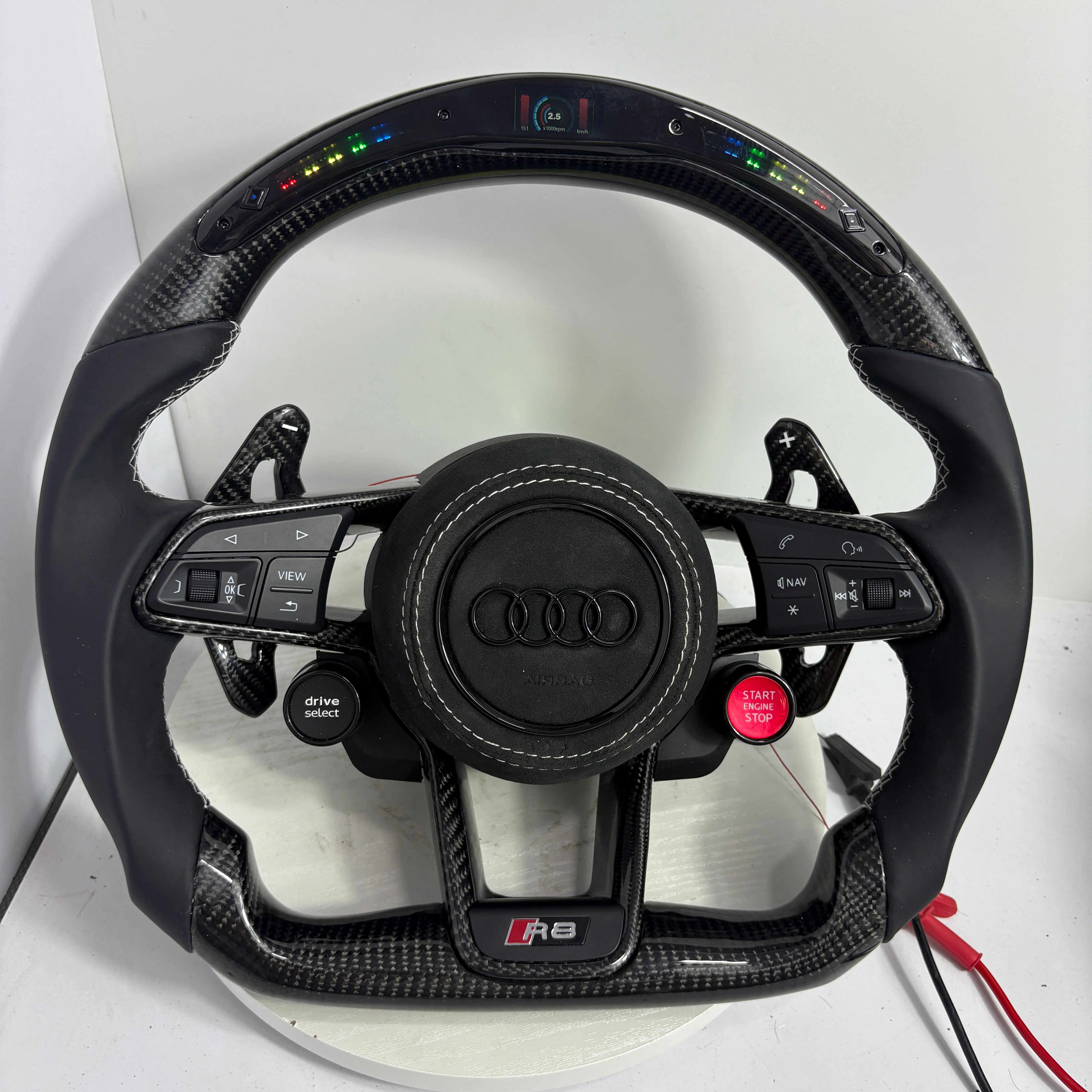 Volante Audi RS – Carbono Negro, Alcántara y Display LED