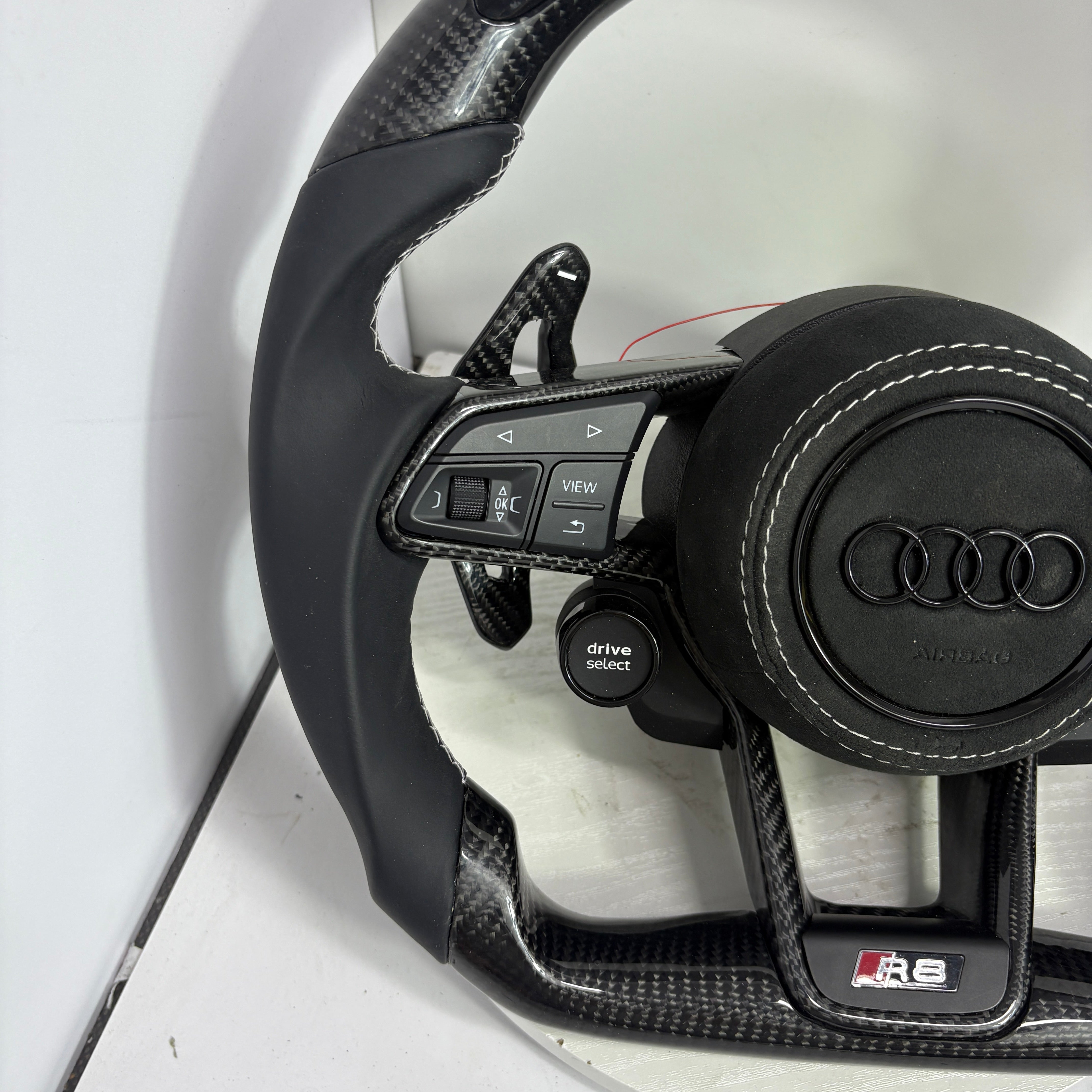 Volante Audi RS – Carbono Negro, Alcántara y Display LED