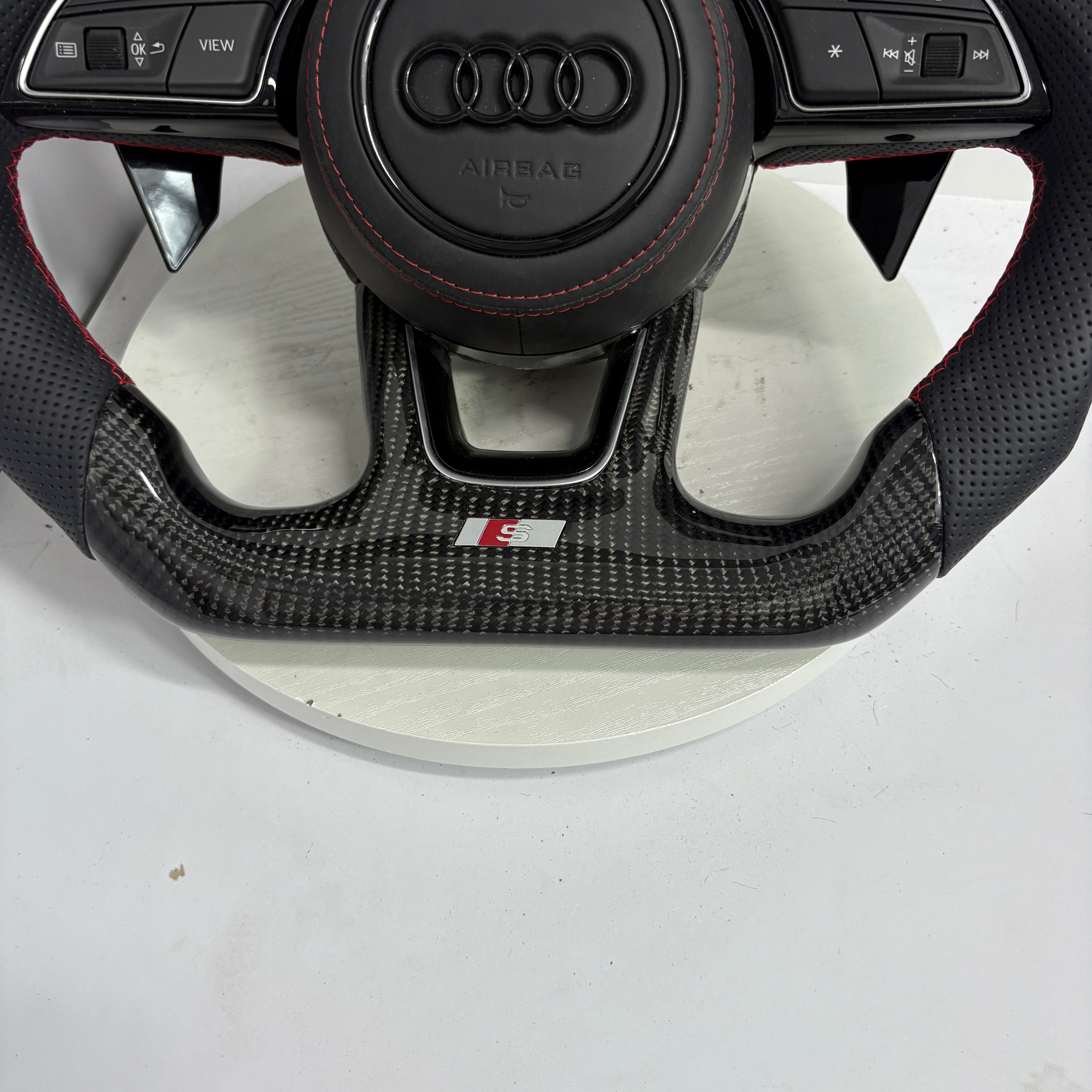 Volante Audi S line/RS - Carbono Perforado con Levas - BlackLine Custom