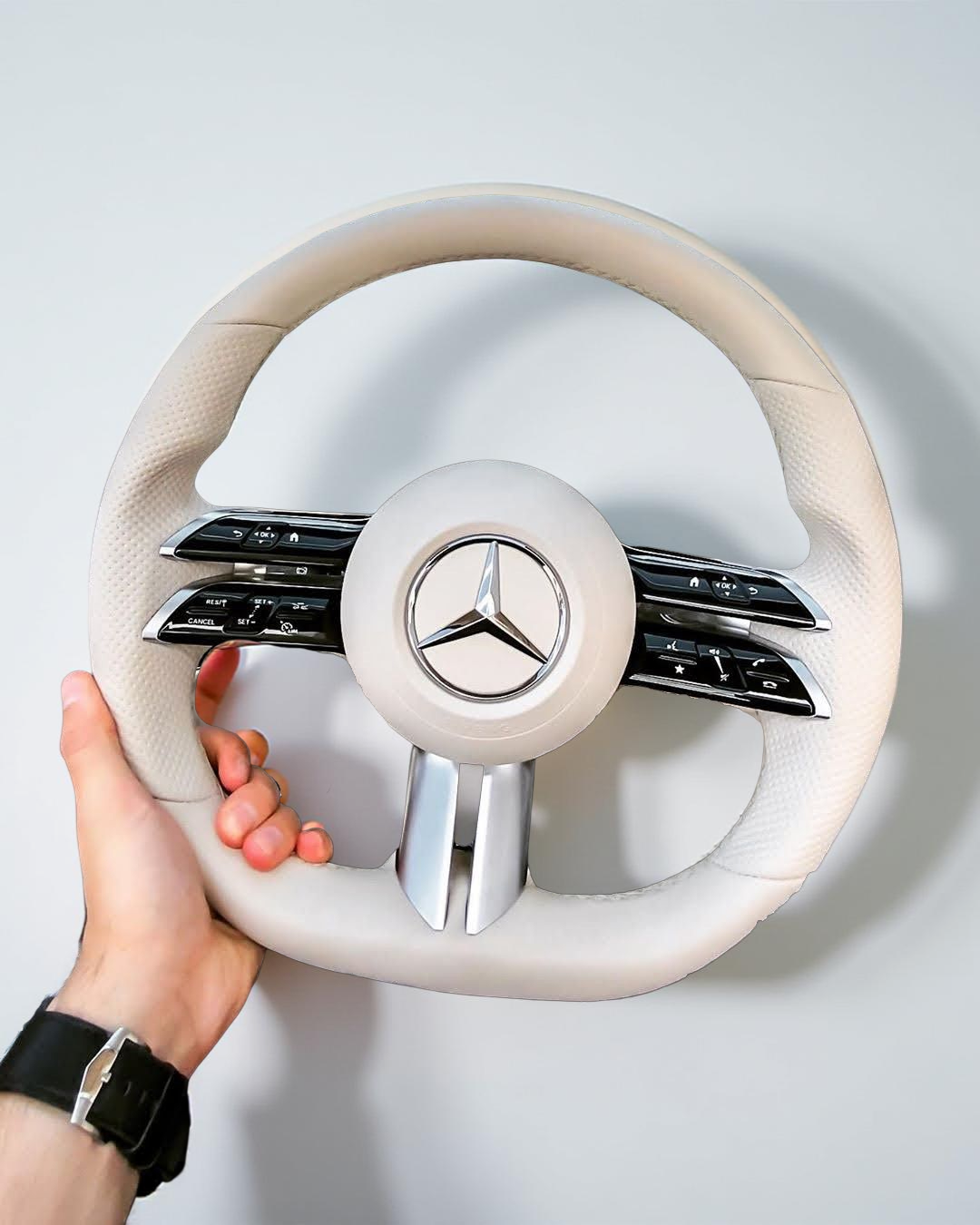 Volante Mercedes-Benz – Cuero Beige Perforado