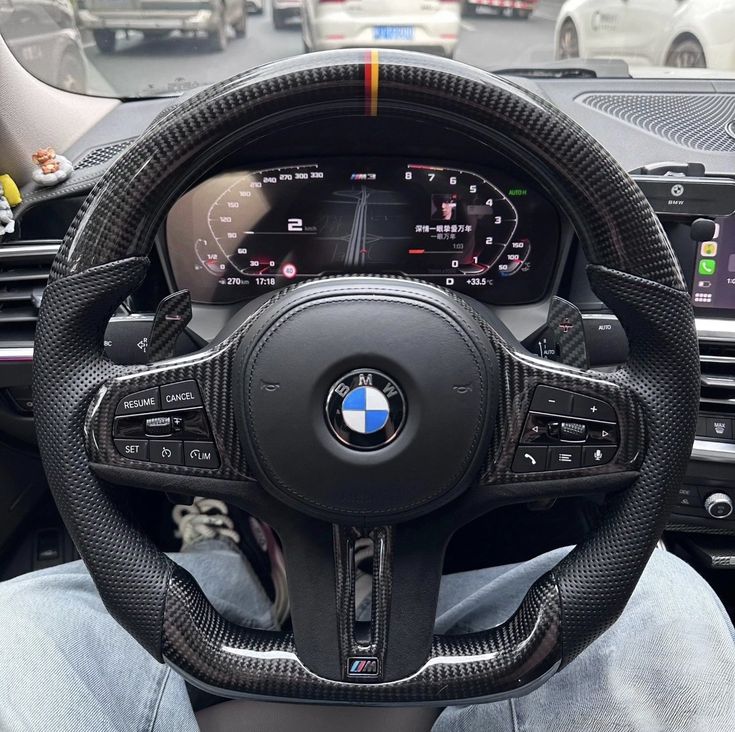 Volante BMW M – Fibra de Carbono y Cuero Perforado