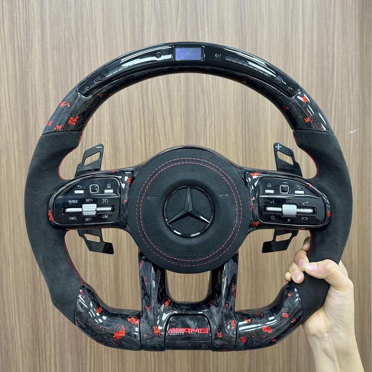 Volante Mercedes-AMG – Carbono Forjado Rojo y Alcántara Negra