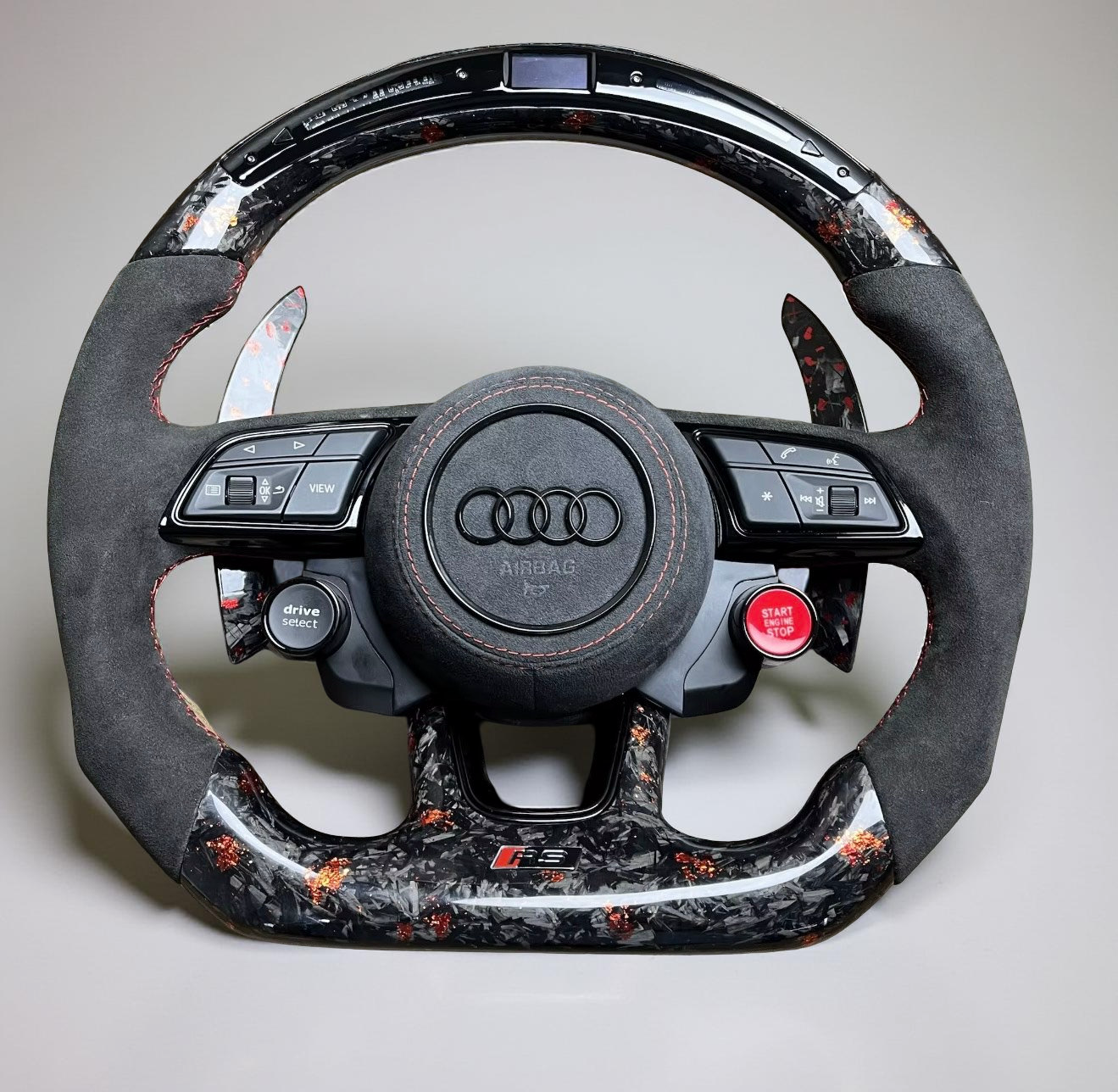 Volante Audi RS – Carbono Forjado y Alcántara con Pantalla LED