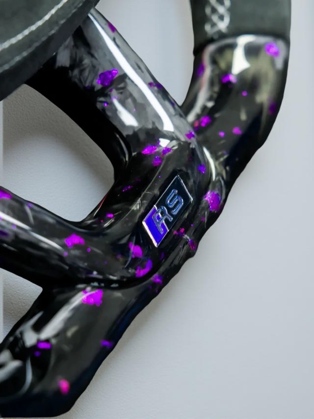 Volante Audi RS – Carbono Forjado Morado y Alcántara