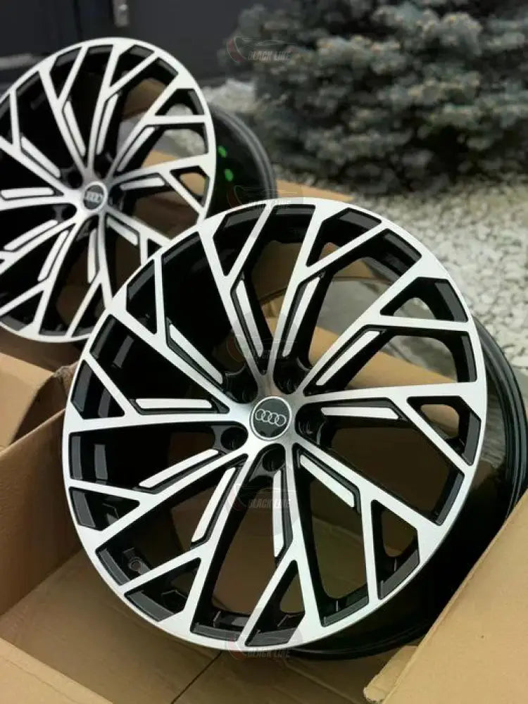 Llantas Deportivas Estilo Audi con Diseño Turbina Angular – Negro y Plata