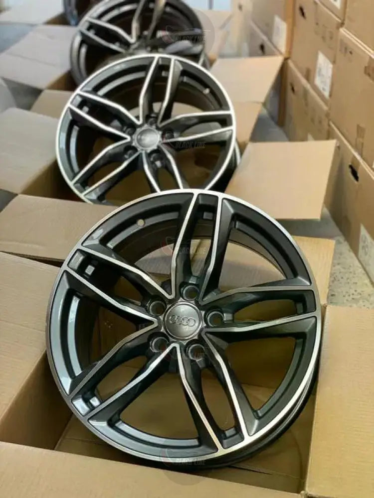 Llantas Deportivas Estilo Audi de Cinco Radios Dobles – Negro y Plata