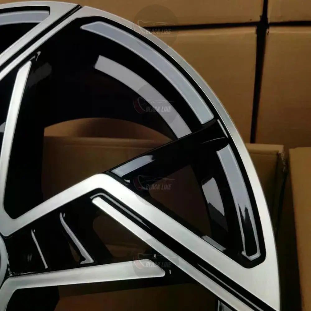 Llantas Deportivas Estilo Audi de Cinco Radios Dobles – Negro y Plata