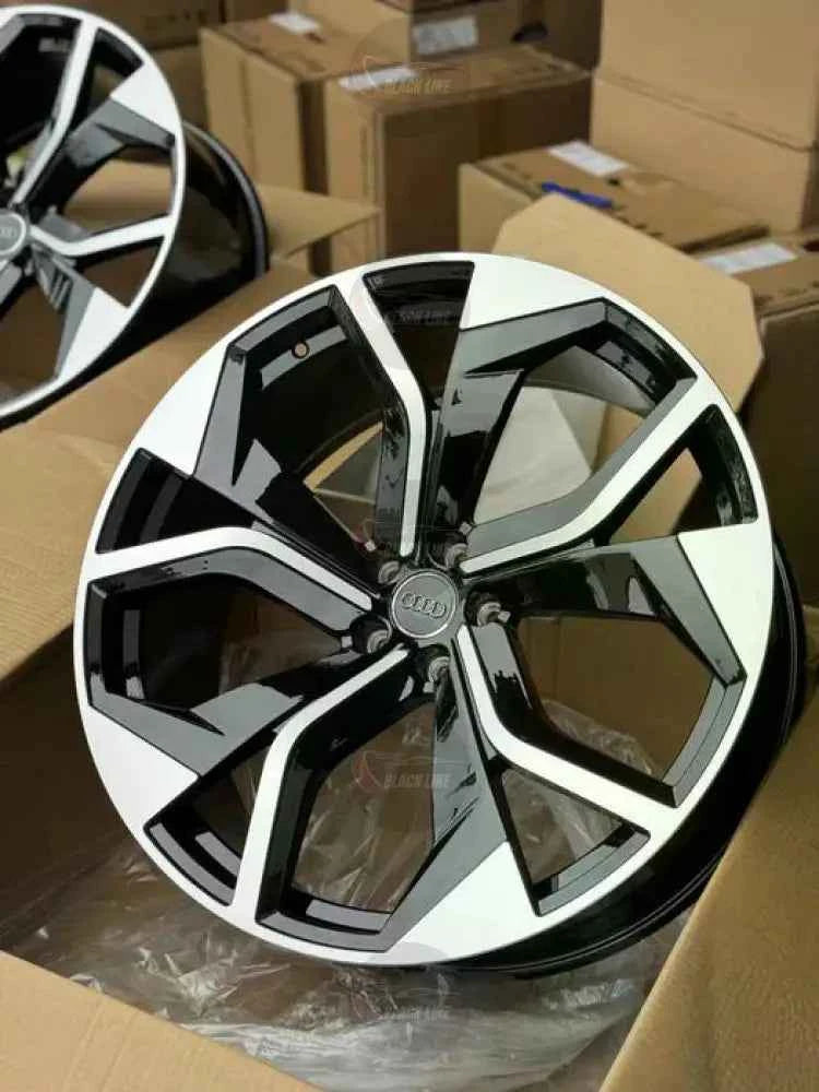 Llantas Deportivas Estilo Audi de Cinco Radios Turbina – Negro y Plata