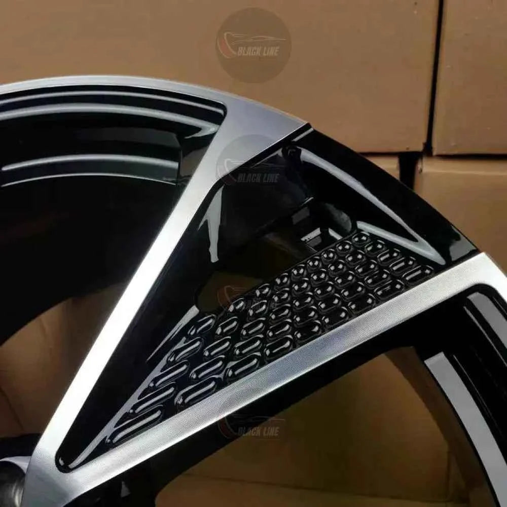 Llantas Deportivas Estilo Audi de Cinco Radios Turbina – Negro y Plata