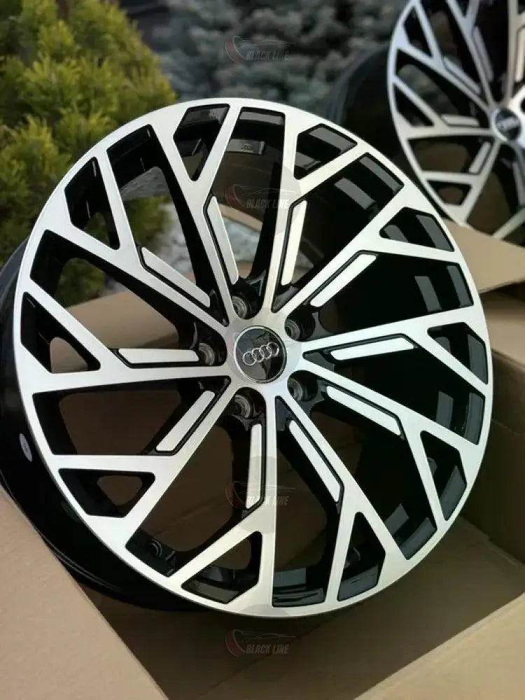 Llantas Deportivas Estilo Audi Multirradio – Diseño Angular en Plata y Negro Brillo