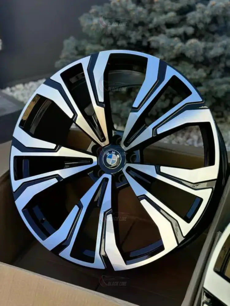 Llantas Deportivas Estilo BMW con Radios Angulares – Negro y Plata