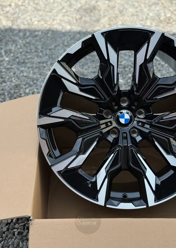 Llantas Deportivas Estilo BMW con Radios Angulares – Negro y Plata