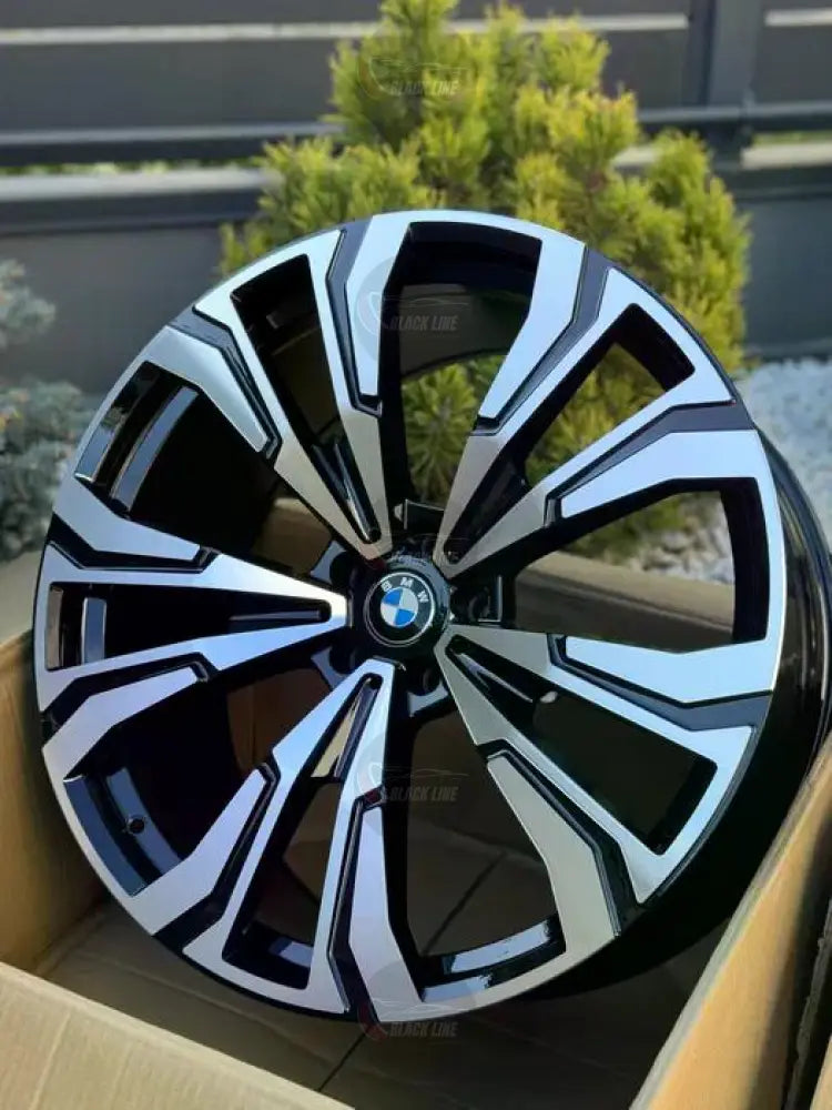 Llantas Deportivas Estilo BMW con Radios Angulares – Negro y Plata