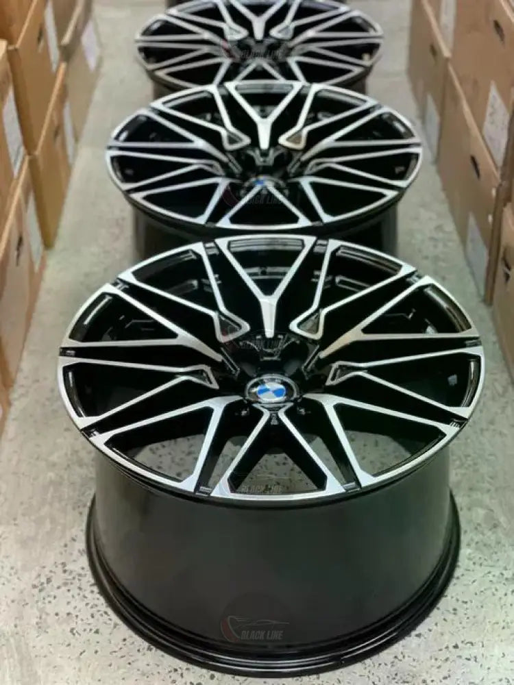 Llantas Deportivas Estilo BMW con Radios En Y – Negro y Plata
