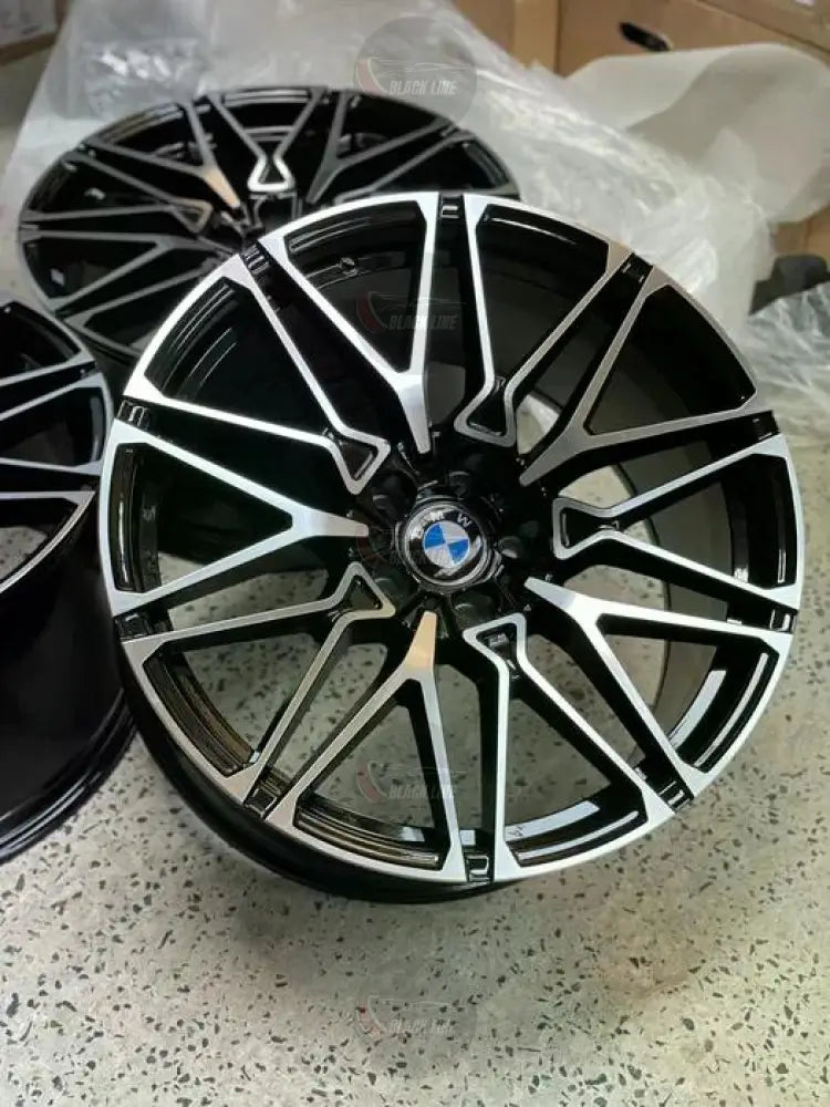 Llantas Deportivas Estilo BMW con Radios En Y – Negro y Plata