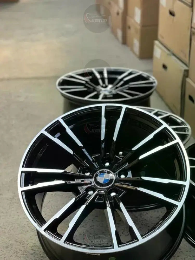 Llantas Deportivas Estilo BMW con Radios En Y – Negro y Plata