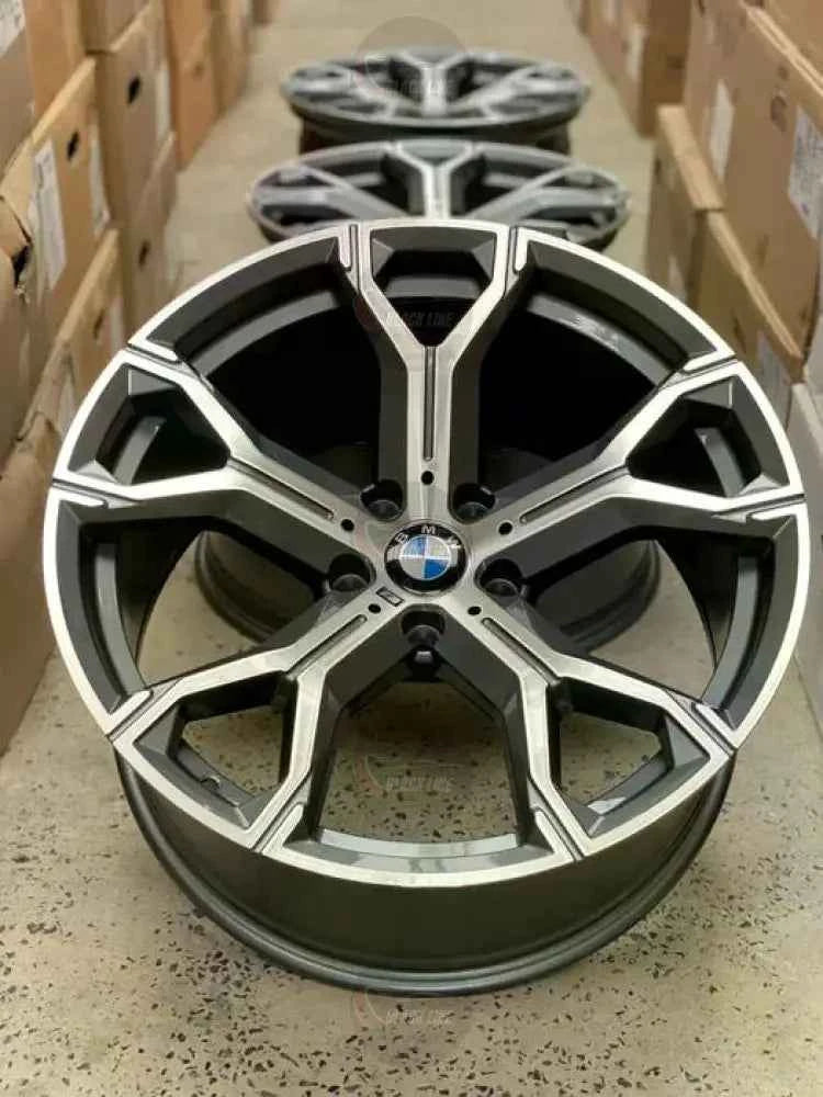 Llantas Deportivas Estilo BMW con Radios En Y – Negro y Plata