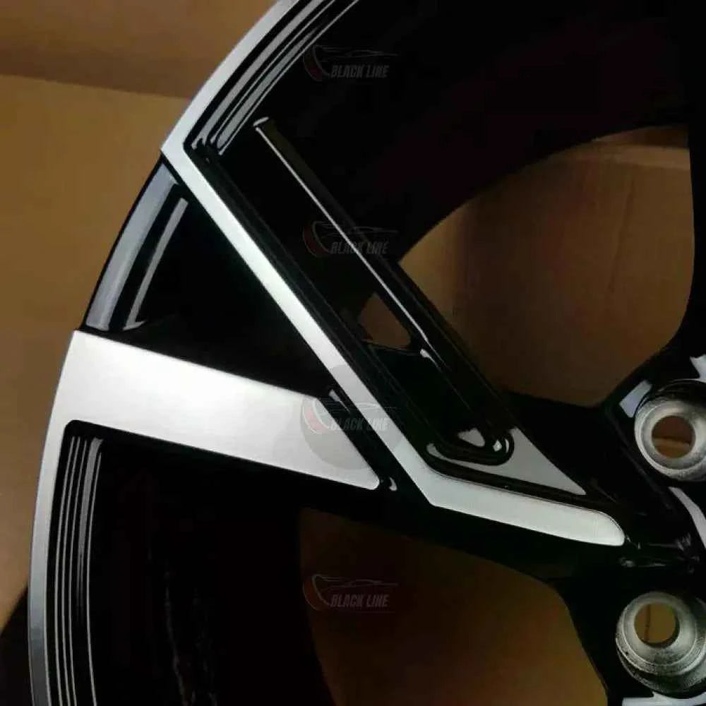 Llantas Deportivas Estilo BMW de Cinco Radios Dobles – Negro y Plata