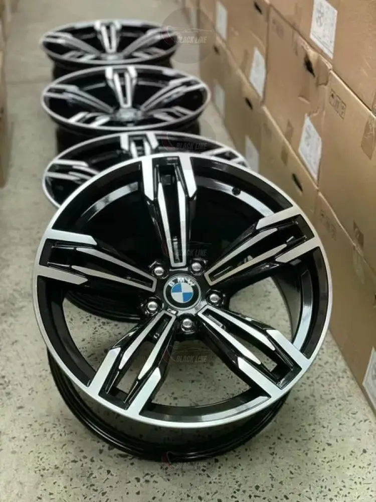 Llantas Deportivas Estilo BMW de Cinco Radios Dobles – Negro y Plata