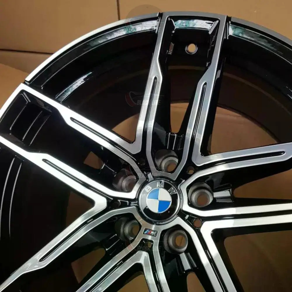 Llantas Deportivas Estilo BMW de Cinco Radios Dobles – Negro y Plata