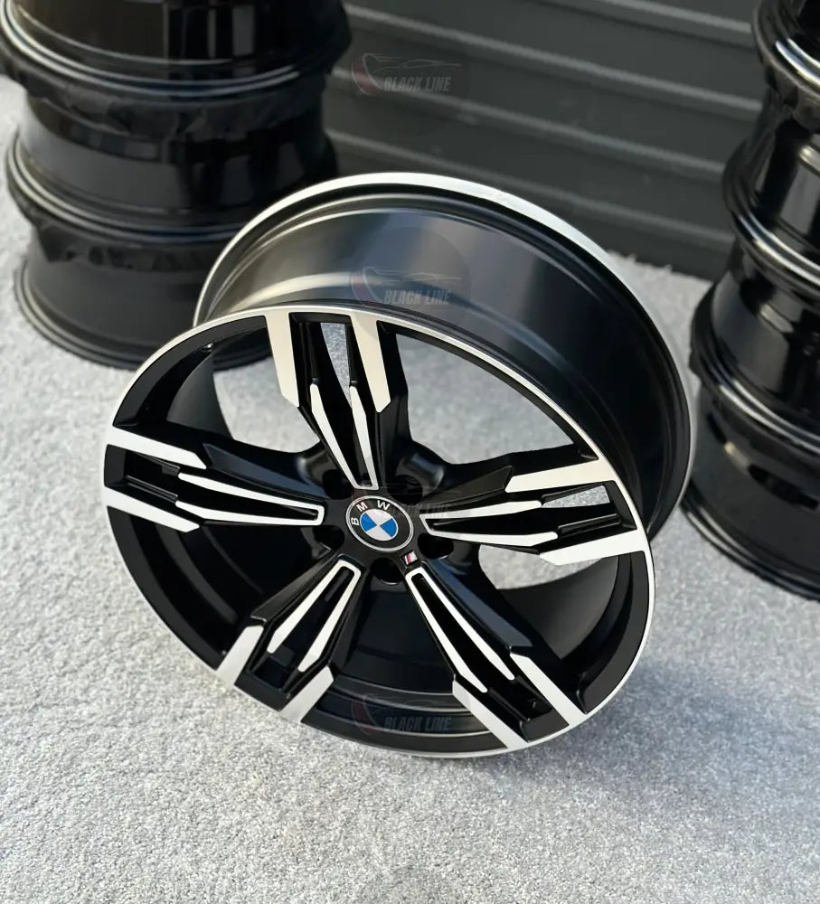 Llantas Deportivas Estilo BMW de Cinco Radios Dobles – Negro y Plata