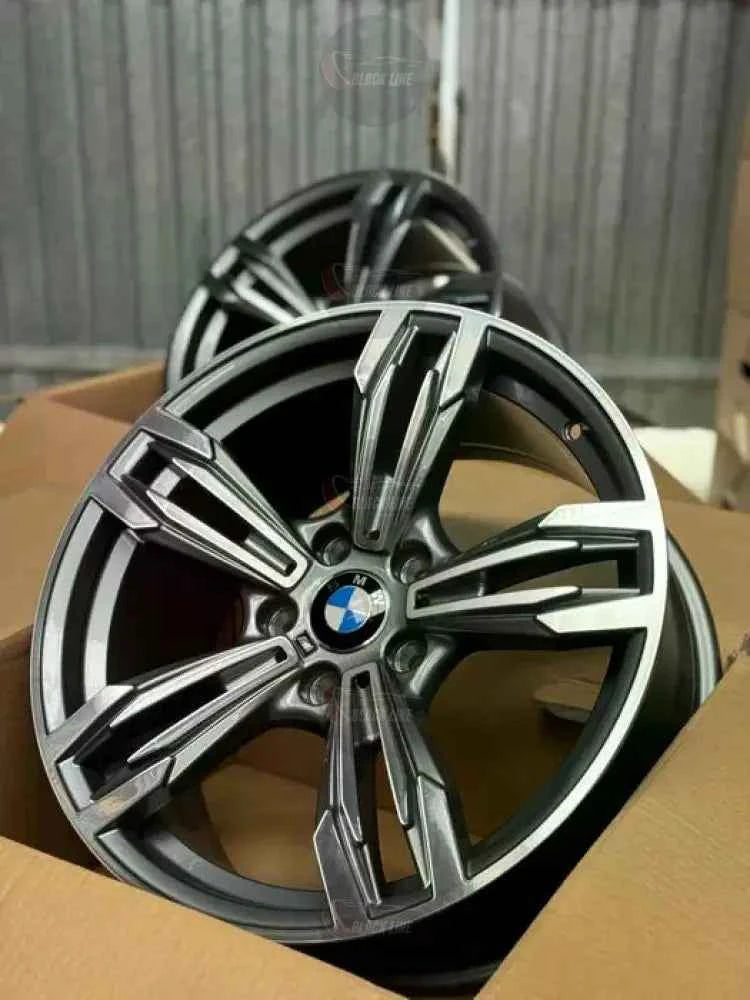 Llantas Deportivas Estilo BMW de Cinco Radios Dobles – Negro y Plata
