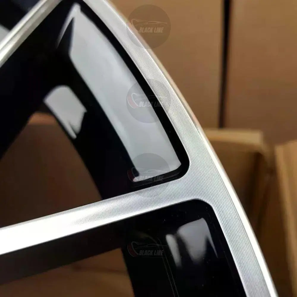 Llantas Deportivas Estilo BMW de Cinco Radios Dobles – Negro y Plata
