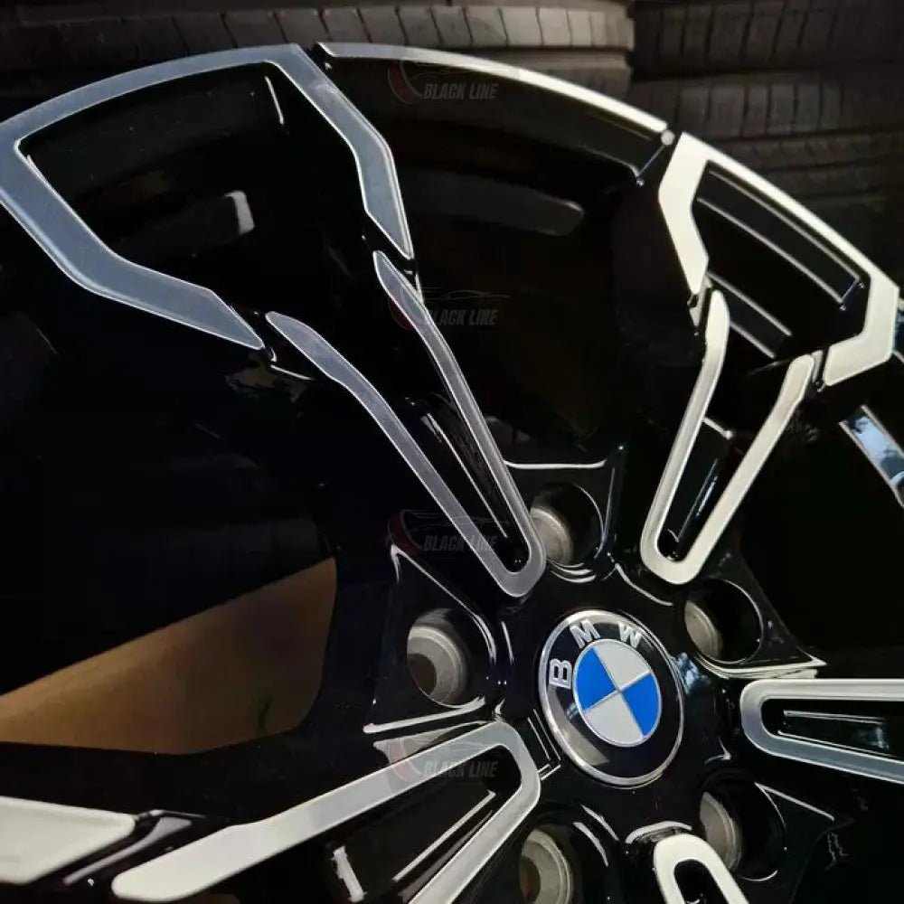 Llantas Deportivas Estilo BMW de Cinco Radios Dobles – Negro y Plata
