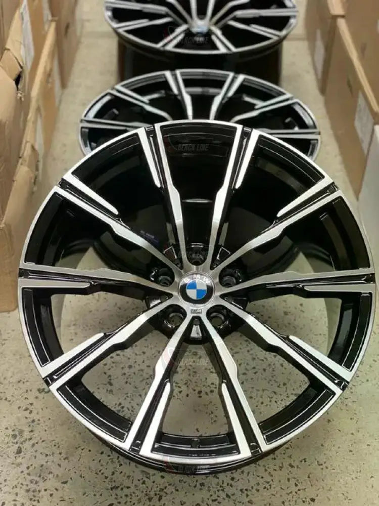 Llantas Deportivas Estilo BMW de Cinco Radios Dobles – Negro y Plata