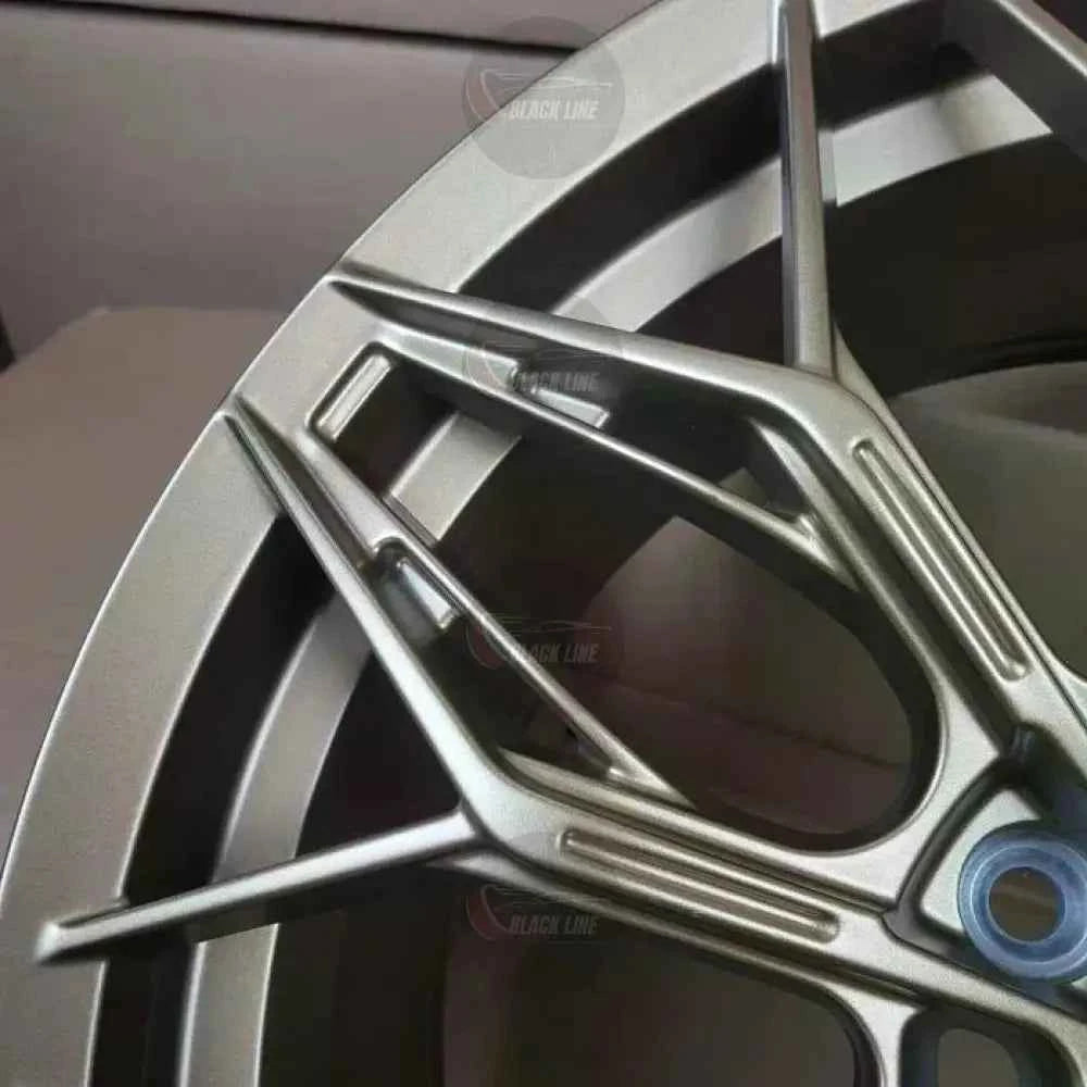 Llantas Deportivas Estilo BMW de Multirradio Geométrico – Gris Grafito