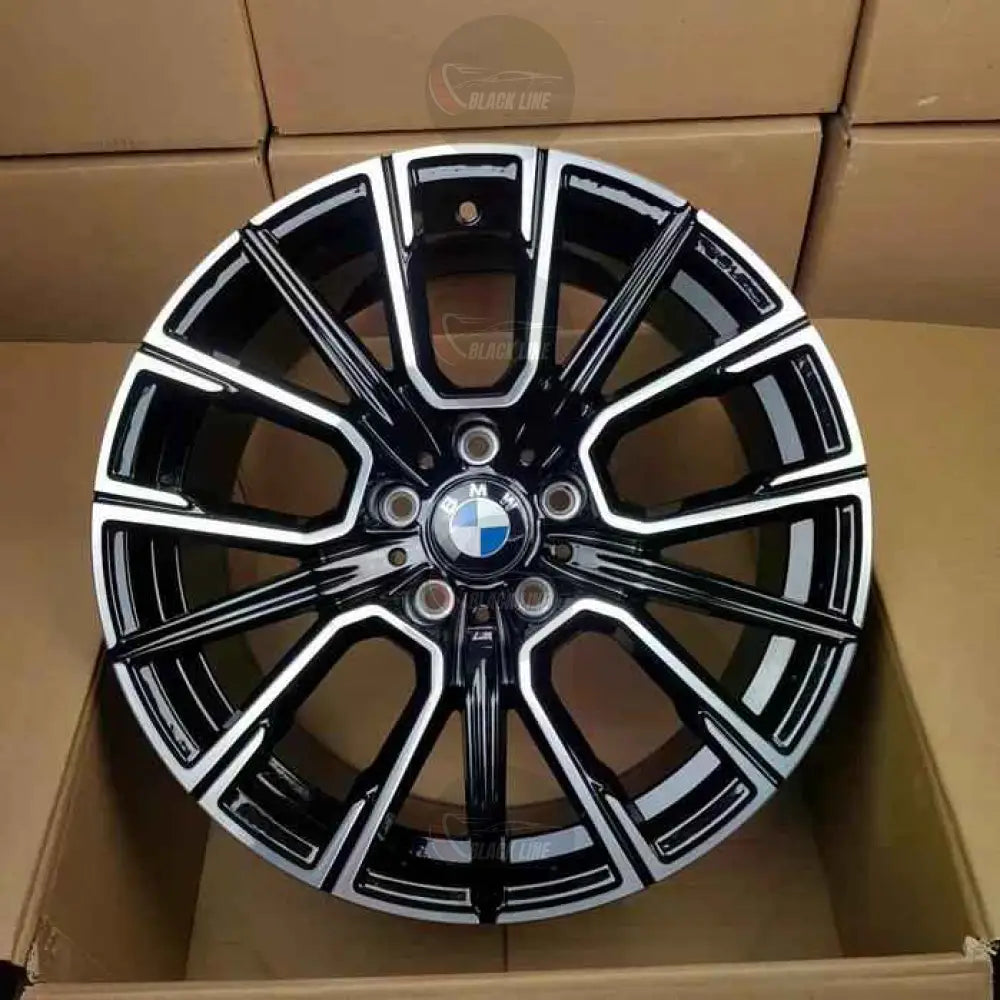 Llantas Deportivas Estilo BMW en Negro y Plata – Diseño Multirradio Geométrico