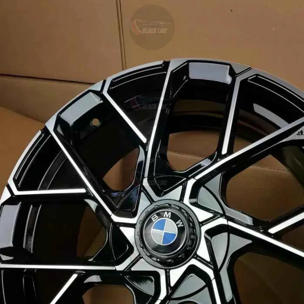 Llantas Deportivas Estilo BMW Multirradio – Diseño Angular en Negro Brillo y Plata