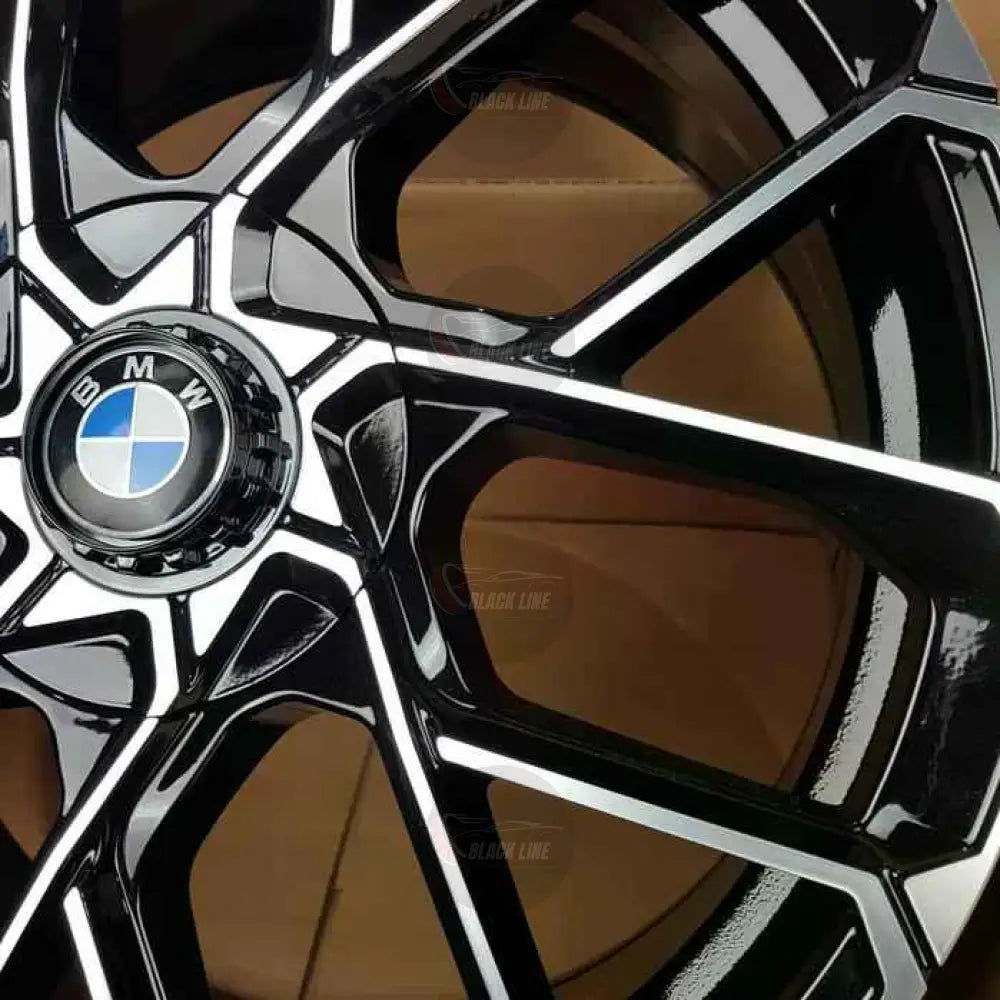 Llantas Deportivas Estilo BMW Multirradio – Diseño Angular en Negro Brillo y Plata