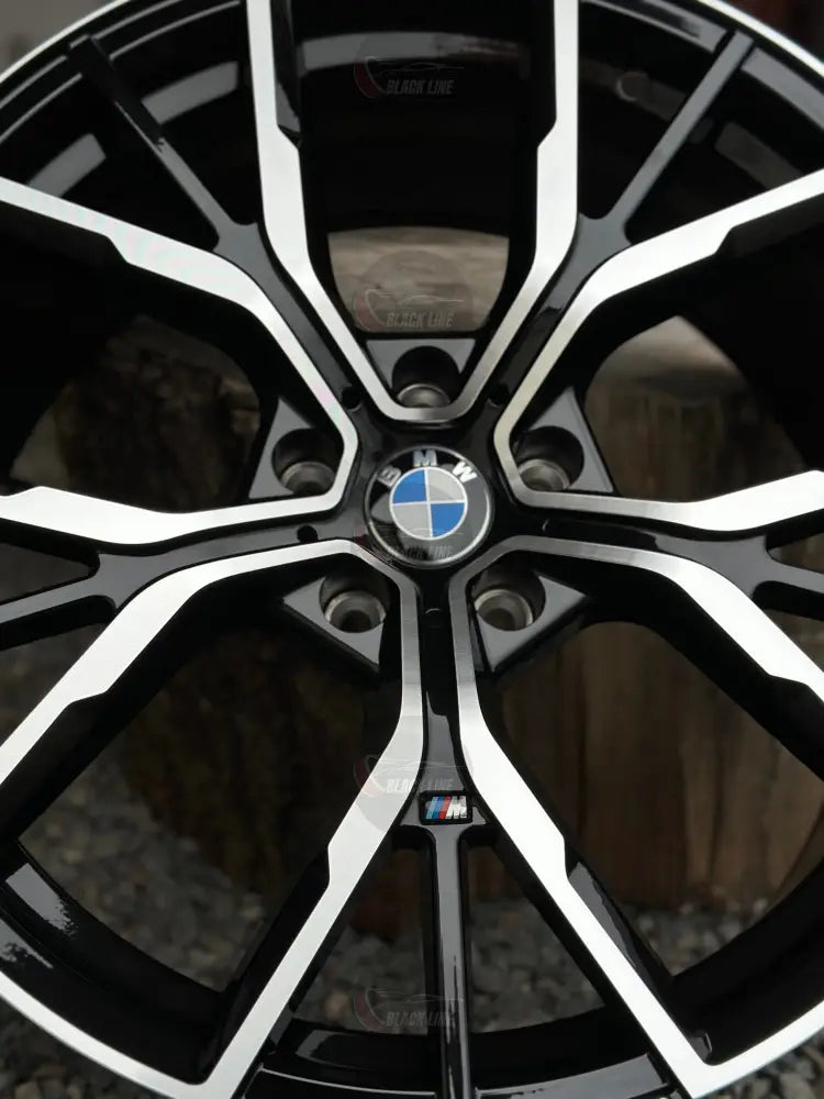 Llantas Deportivas Estilo BMW Multirradio Geométrico – Negro y Plata