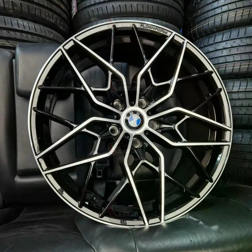Llantas Deportivas Estilo BMW Multirradio Geométrico – Negro y Plata