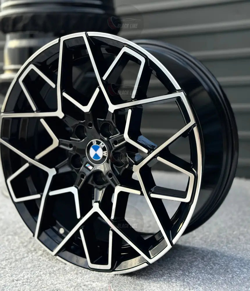 Llantas Deportivas Estilo BMW Multirradio Geométrico – Negro y Plata