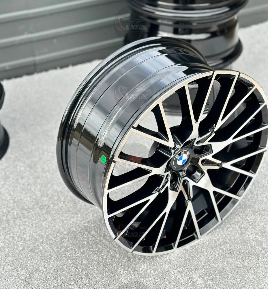 Llantas Deportivas Estilo BMW Multirradio Ramificado – Negro y Plata