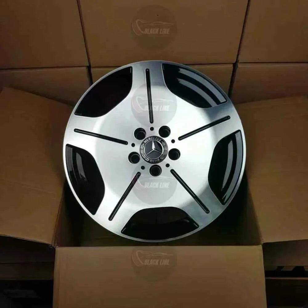 Llantas Deportivas Estilo Mercedes de Cinco Radios Anchos – Negro y Plata
