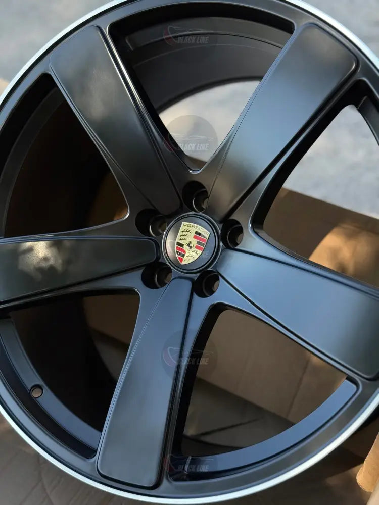 Llantas Deportivas Estilo Porsche de Cinco Radios – Negro