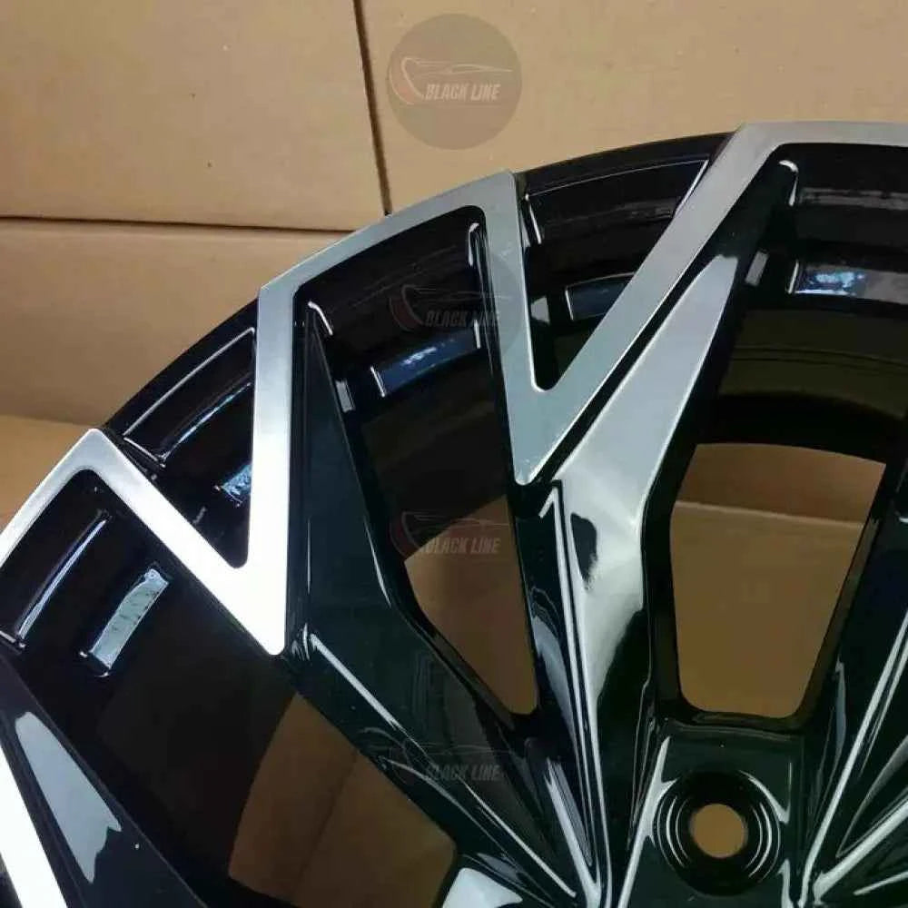 Llantas Deportivas Estilo Volkswagen con Diseño Turbina Angular – Negro y Plata