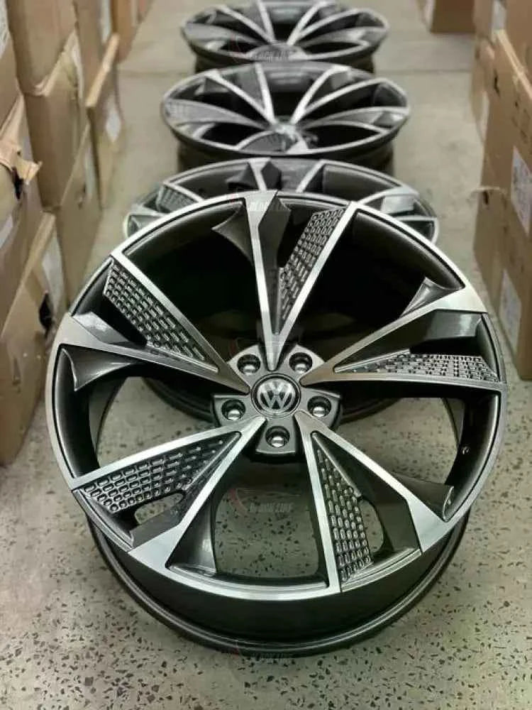 Llantas Deportivas Estilo Volkswagen con Diseño Turbina – Gris Grafito