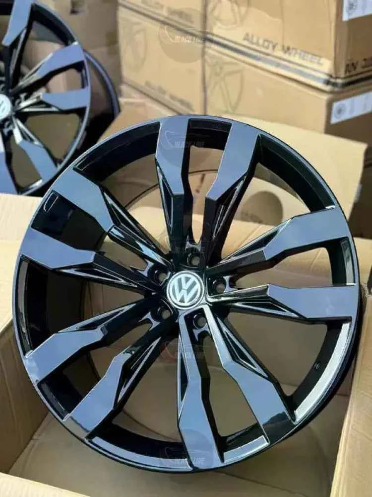 Llantas Deportivas Estilo Volkswagen con Diseño Turbina – Negro y Plata
