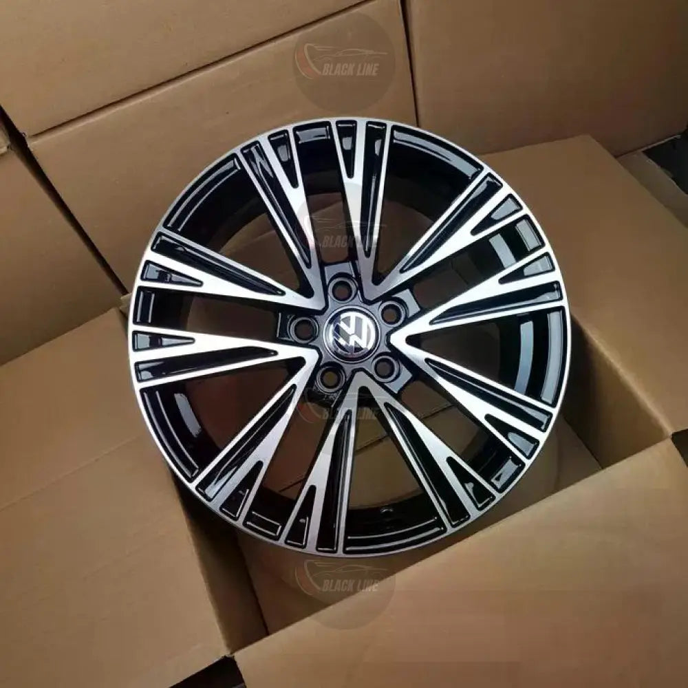 Llantas Deportivas Estilo Volkswagen con Radios Angulares – Negro y Plata