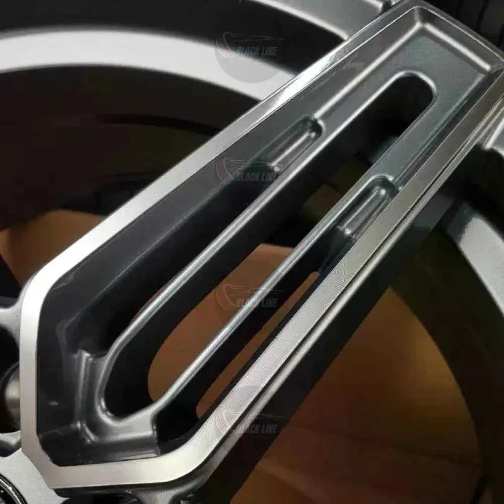 Llantas Deportivas Estilo Volkswagen de Cinco Radios Dobles – Negro y Plata