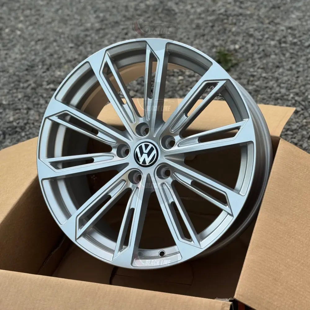 Llantas Deportivas Estilo Volkswagen de Cinco Radios Dobles – Plata