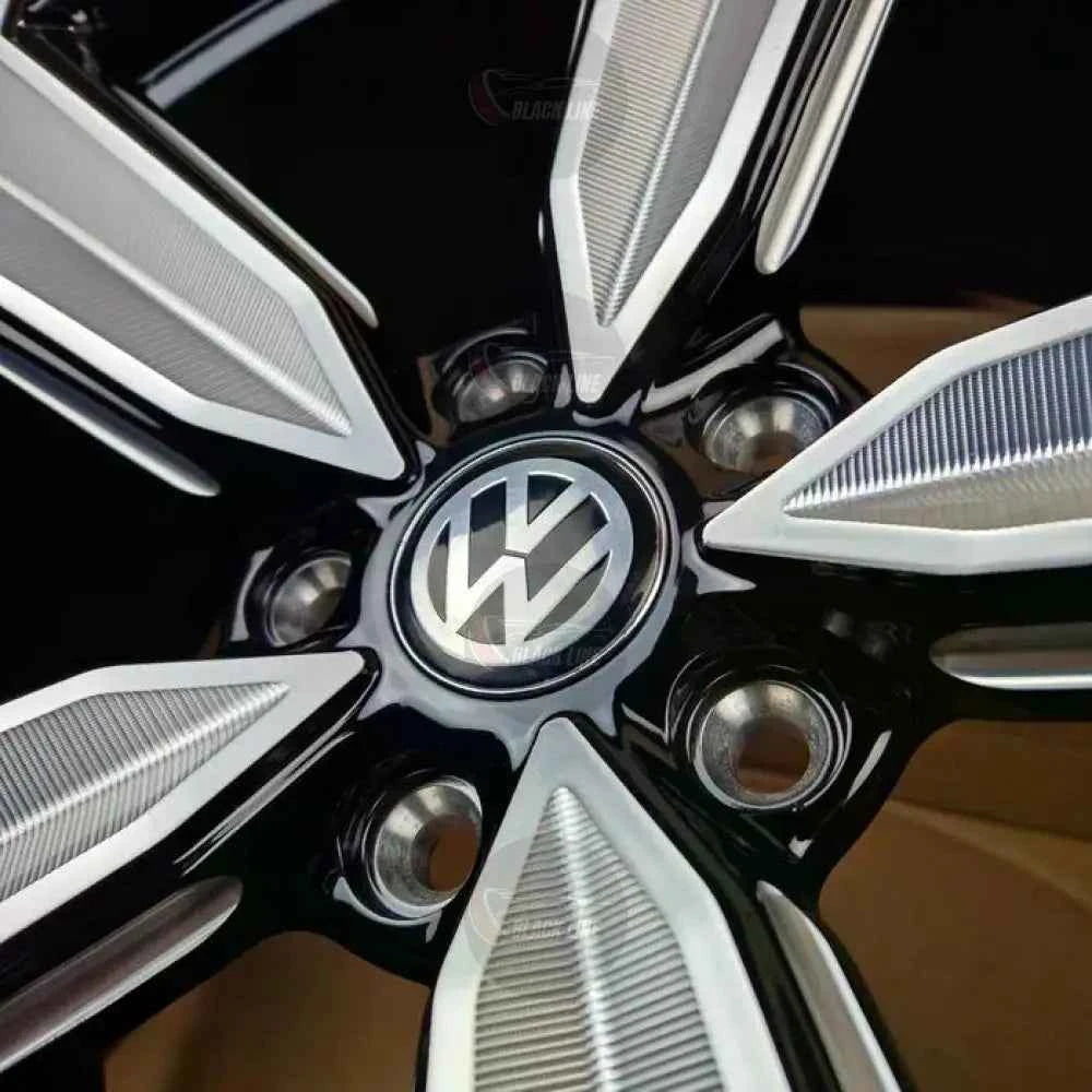 Llantas Deportivas Estilo Volkswagen de Cinco Radios – Negro y Plata